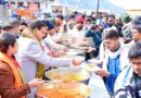 केदारनाथ में मुख्य सेवक भंडारा में मुख्यमंत्री धामी ने श्रद्धालुओं को वितरित किया प्रसाद