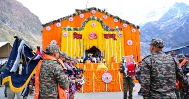 खुले केदारनाथ धाम के कपाट, मुख्यमंत्री धामी सपरिवार मौजूद, दर्शन के लिए श्रद्धालुओं की उमड़ी भारी भीड़