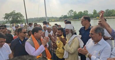 मुख्यमंत्री धामी ने बनबसा क्षेत्र के ग्राम पंचायत देवीपुरा का किया निरीक्षण