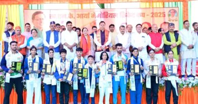 मुख्यमंत्री धामी ने डीएसए मैदान में आयोजित कार्यक्रम में किया प्रतिभाग 