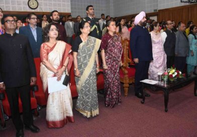 राज भवन में विभिन्न क्षेत्रों में उत्कृष्ट प्रदर्शन करने वाले लाभार्थियों को राज्यपाल और महिला सशक्तिकरण एवं बाल विकास मंत्री रेखा आर्या ने किया सम्मानित 