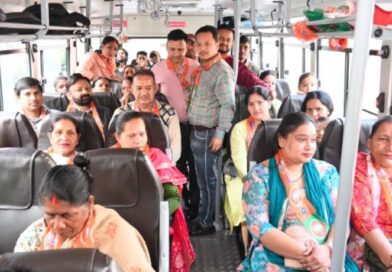 पार्टी कार्यकर्ताओं संग हरिद्वार रवाना हुए कैबिनेट मंत्री गणेश जोशी