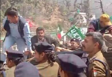 गैरसैंण में सत्र के दौरान उत्तराखंड क्रांति दल का प्रदर्शन, विधानसभा घेराव की कोशिश पर पुलिस से झड़प, कई कार्यकर्ताओं को लिया हिरासत में