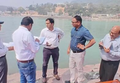 कुंभ मेले की तैयारियां तेज , स्वर्गाश्रम क्षेत्र के 16 घाटों का अपर मेलाधिकारी दयानन्द सरस्वती ने किया निरीक्षण