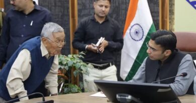 जनता दरबार में डीएम सविन बंसल ने सुनीं लोगों की शिकायतें 