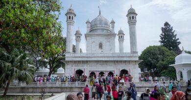 श्री झण्डे जी पर दर्शन मनौतियों के लिए लगा दूनवासियों का तांता, नगरवासी बढ़ा रहे श्री झण्डे जी महोत्सव की रौनक