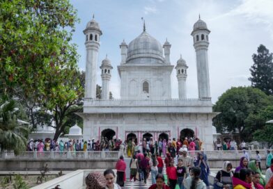 श्री झण्डे जी पर दर्शन मनौतियों के लिए लगा दूनवासियों का तांता, नगरवासी बढ़ा रहे श्री झण्डे जी महोत्सव की रौनक