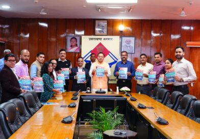 मुख्यमंत्री धामी ने उत्तराखण्ड सचिवालय बैडमिंटन क्लब द्वारा प्रकाशित स्मारिका “प्रयास बेहतर कल के लिए” का किया विमोचन 