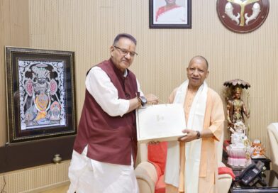 लखनऊ में उत्तर प्रदेश मुख्यमंत्री योगी आदित्यनाथ से कृषि मंत्री गणेश जोशी ने की शिष्टाचार भेंट