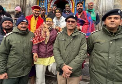 प्रसिद्ध गायक कैलाश खेर पहुंचे केदारनाथ धाम , दर्शन कर लिया बाबा का आशीर्वाद