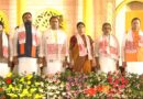 असम में एनडीए सरकार के शपथ ग्रहण समारोह में शामिल हुए मुख्यमंत्री धामी