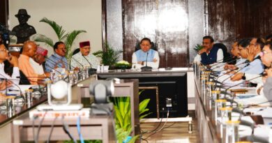 सीएम घोषणाओं के लंबित शासनादेश जारी करने के मुख्यमंत्री धामी ने दिए निर्देश