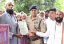 विगत दिनों हुई मुठभेड़ में कुख्यात बदमाश को मार गिराने पर दून पुलिस की सराहना करते हुए हरिद्वार से आया मुस्लिम संगठन, एसएसपी दून को सौंपा ज्ञापन
