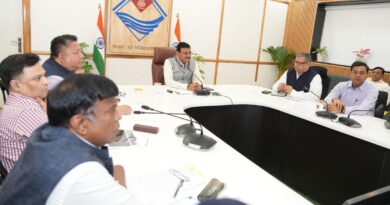 मानसून से पहले गड्ढामुक्त हो जाएं सड़कें- मुख्य सचिव आनंद बर्द्धन  