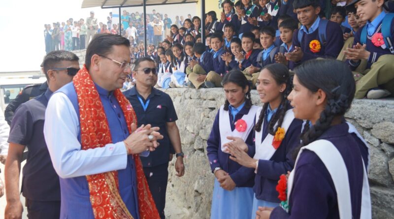 देवीधुरा में मुख्यमंत्री धामी ने छात्रों से किया संवाद