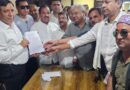 एमडीडीए कॉलोनी चंदर रोड की समस्याओं को लेकर पूर्व मंत्री डॉ. हरक सिंह रावत ने एमडीडीए उपाध्यक्ष बंशीधर तिवारी को दिया ज्ञापन