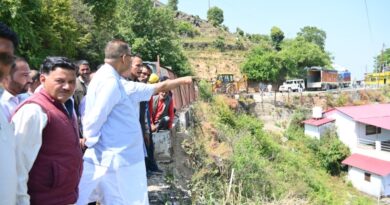 कैबिनेट मंत्री गणेश जोशी ने गढ़-बुरांसखण्डा मोटर मार्ग के सर्वे कार्य का किया स्थलीय निरीक्षण