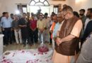 पूर्व मुख्यमंत्री भुवन चंद्र खंडूड़ी के पार्थिव शरीर पर पुष्पांजलि अर्पित कर कैबिनेट मंत्री गणेश जोशी ने दी भावपूर्ण श्रद्धांजलि