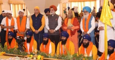 ऋषिकेश से हरि झंडी दिखाकर हेमकुण्ड साहिब यात्रा के लिये रवाना हुयी संगत
