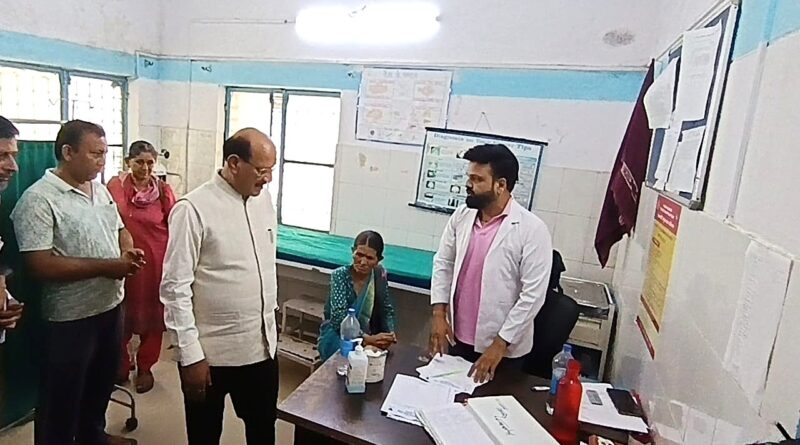 स्वास्थ्य मंत्री सुबोध उनियाल ने सीएचसी रायपुर का किया औचक निरीक्षण