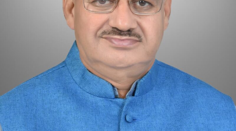 आपदा प्रभावित उद्यम परिवारों को कैबिनेट मंत्री गणेश जोशी ने 14.25 लाख की आर्थिक सहायता के चैक किए वितरित