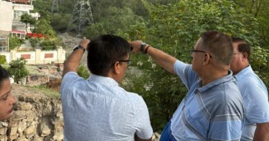 कैबिनेट मंत्री गणेश जोशी ने विजय कॉलोनी का दौरा कर आगामी बरसात के मद्देनज़र सुरक्षात्मक व्यवस्थाओं का लिया जायजा 