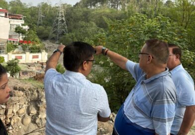 कैबिनेट मंत्री गणेश जोशी ने विजय कॉलोनी का दौरा कर आगामी बरसात के मद्देनज़र सुरक्षात्मक व्यवस्थाओं का लिया जायजा 