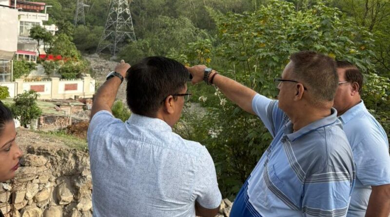 कैबिनेट मंत्री गणेश जोशी ने विजय कॉलोनी का दौरा कर आगामी बरसात के मद्देनज़र सुरक्षात्मक व्यवस्थाओं का लिया जायजा 