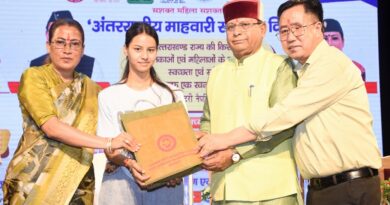 कैबिनेट मंत्री रेखा आर्या ने विश्व मासिक धर्म स्वच्छता दिवस पर किया बालिकाओं को जागरूक, किशोरी और महिलाओं को स्वच्छता किट की वितरित 