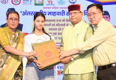 कैबिनेट मंत्री रेखा आर्या ने विश्व मासिक धर्म स्वच्छता दिवस पर किया बालिकाओं को जागरूक, किशोरी और महिलाओं को स्वच्छता किट की वितरित 