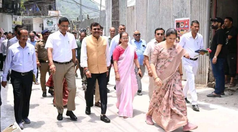 मुख्य सचिव आनंद बर्द्धन ने टिहरी गढ़वाल में बजरंग सेतु और हिलांस हिमालयन भोजनालय का किया स्थलीय निरीक्षण