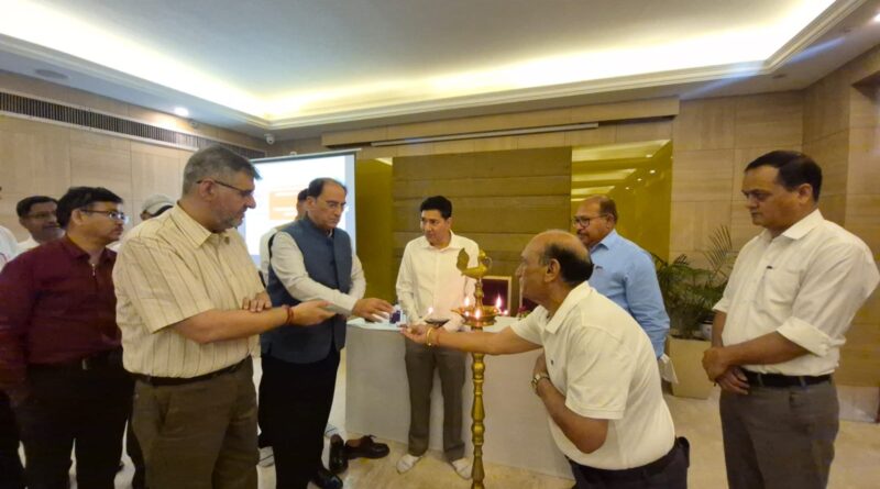 खाद्य सुरक्षा मानकों पर सख्ती, होटल संचालकों को किया जागरूक