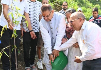 कैबिनेट मंत्री गणेश जोशी ने पौधारोपण कार्यक्रम में किया प्रतिभाग, पर्यावरण संरक्षण का दिया संदेश 