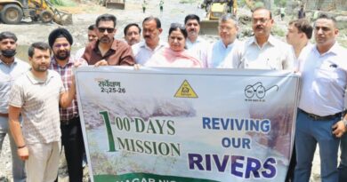 नदी नहीं बनेगी कूड़ाघर, रिस्पना के पुनरुद्धार को लेकर प्रशासन सख्त; महापौर संग ग्राउण्ड जीरो पर पंहुचे डीएम डॉ. आशीष चौहान एवं मुख्य नगर आयुक्त