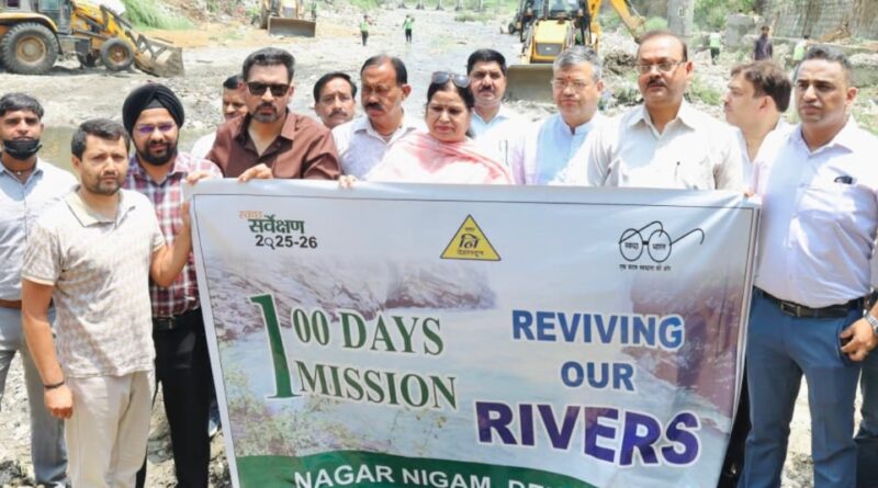 नदी नहीं बनेगी कूड़ाघर, रिस्पना के पुनरुद्धार को लेकर प्रशासन सख्त; महापौर संग ग्राउण्ड जीरो पर पंहुचे डीएम डॉ. आशीष चौहान एवं मुख्य नगर आयुक्त