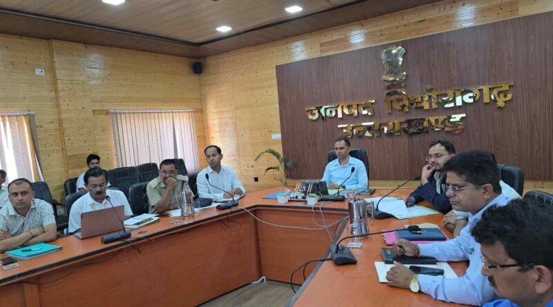 जिलाधिकारी आशीष कुमार भटगाई ने नीट परीक्षा-2026 के सफल आयोजन हेतु ली तैयारियों की समीक्षा बैठक