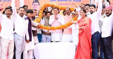 मुख्यमंत्री धामी ने दन्या में जनसभा को किया संबोधित, क्षेत्र के विकास के लिए की कई महत्वपूर्ण घोषणाएं
