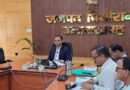 जिलाधिकारी आशीष कुमार भटगांई ने मासिक स्टाफ बैठक में विभागीय कार्यों की विस्तृत समीक्षा कर दिए आवश्यक निर्देश