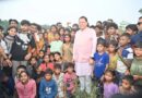 मुख्यमंत्री धामी को अपने बीच पाकर उत्साहित हुए बच्चे