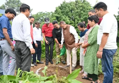 कृषि मंत्री गणेश जोशी ने हरेला पर किया पौधारोपण