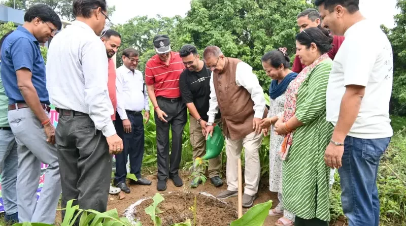 कृषि मंत्री गणेश जोशी ने हरेला पर किया पौधारोपण