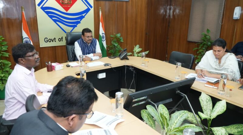 मुख्य सचिव आनन्द बर्द्धन ने प्रधानमंत्री आवास योजना की राज्य स्तरीय स्वीकृति एवं निगरानी समिति की ली बैठक