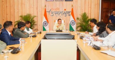 मुख्यमंत्री धामी से नीति आयोग सदस्य प्रो. (डॉ.) एम. श्रीनिवास के नेतृत्व में नीति आयोग की टीम ने की भेंट 