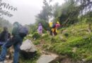 उत्तरकाशी, यमुनोत्री मार्ग पर मलबा आने से अवरुद्ध रास्ते पर SDRF ने रोप फिक्स कर 100 यात्रियों को सकुशल कराया पार