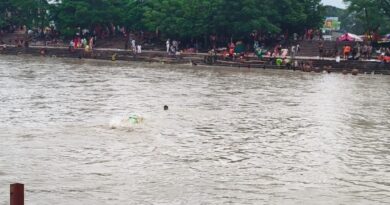 कांवड़ यात्रा के दौरान बड़ा हादसा टला, कांगड़ा घाट पर गंगा में डूब रहे कांवड़िये को SDRF ने बचाया