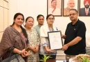 कैबिनेट मंत्री गणेश जोशी ने शूटिंग में गोल्ड जीतने वाली अनुष्का ओटानी को किया सम्मानित