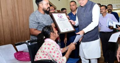 खटीमा में मुख्यमंत्री धामी ने सुनीं जनसमस्याएं, अधिकारियों को दिए समस्याओं का त्वरित समाधान के निर्देश