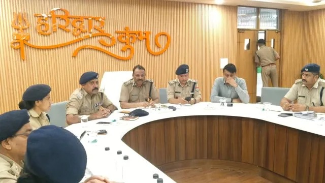 आईजी एसटीएफ निलेश आनंद भरणे एवं डीआईजी लॉ एंड ऑर्डर धीरेंद्र सिंह गुंज्याल पहुंचे हरिद्वार, श्रद्धालुओं की सुविधाओं को लेकर दिए आवश्यक दिशा-निर्देश