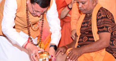 पुष्पवर्षा और चरण प्रक्षालन के साथ देवभूमि ने किया शिवभक्त कांवड़ियों का अभिनंदन