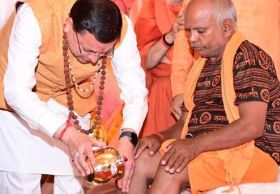 पुष्पवर्षा और चरण प्रक्षालन के साथ देवभूमि ने किया शिवभक्त कांवड़ियों का अभिनंदन
